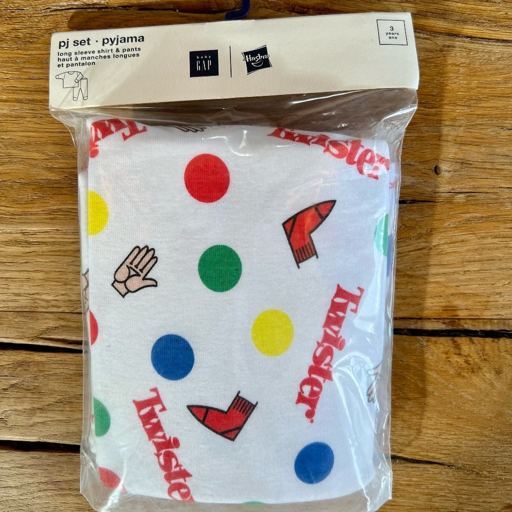 GAP. NWT. Size 3. "Twister" PJ set. Long Sleeved shirt and pants.